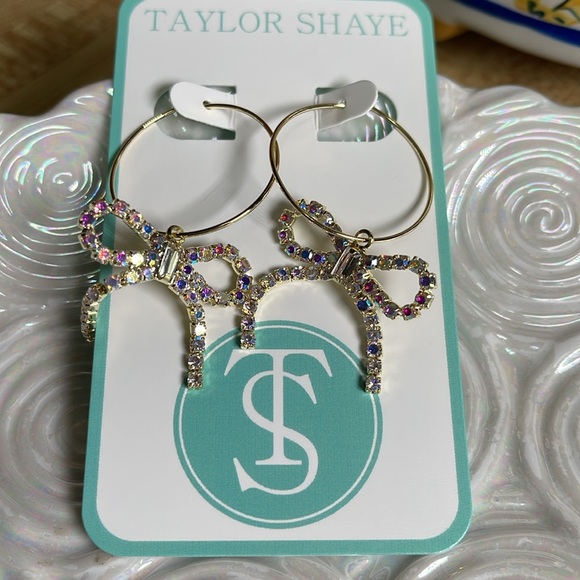 TAYLOR SHAYE EARRINGS❤️❤️ - Picture 3 of 6